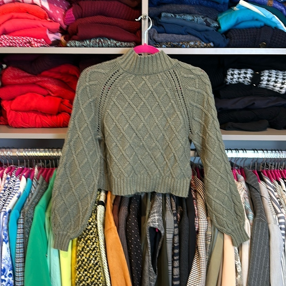 American Eagle green long sleeve mock neck sweater size S
